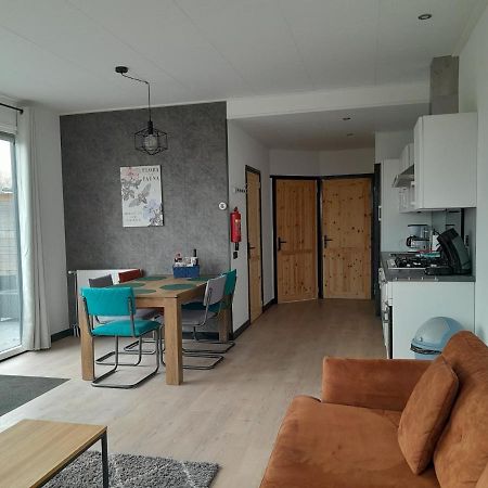 Luxe 5 Persoons Bungalow Op Rustig Vakantiepark Nabij Leeuwarden Dronrijp المظهر الخارجي الصورة