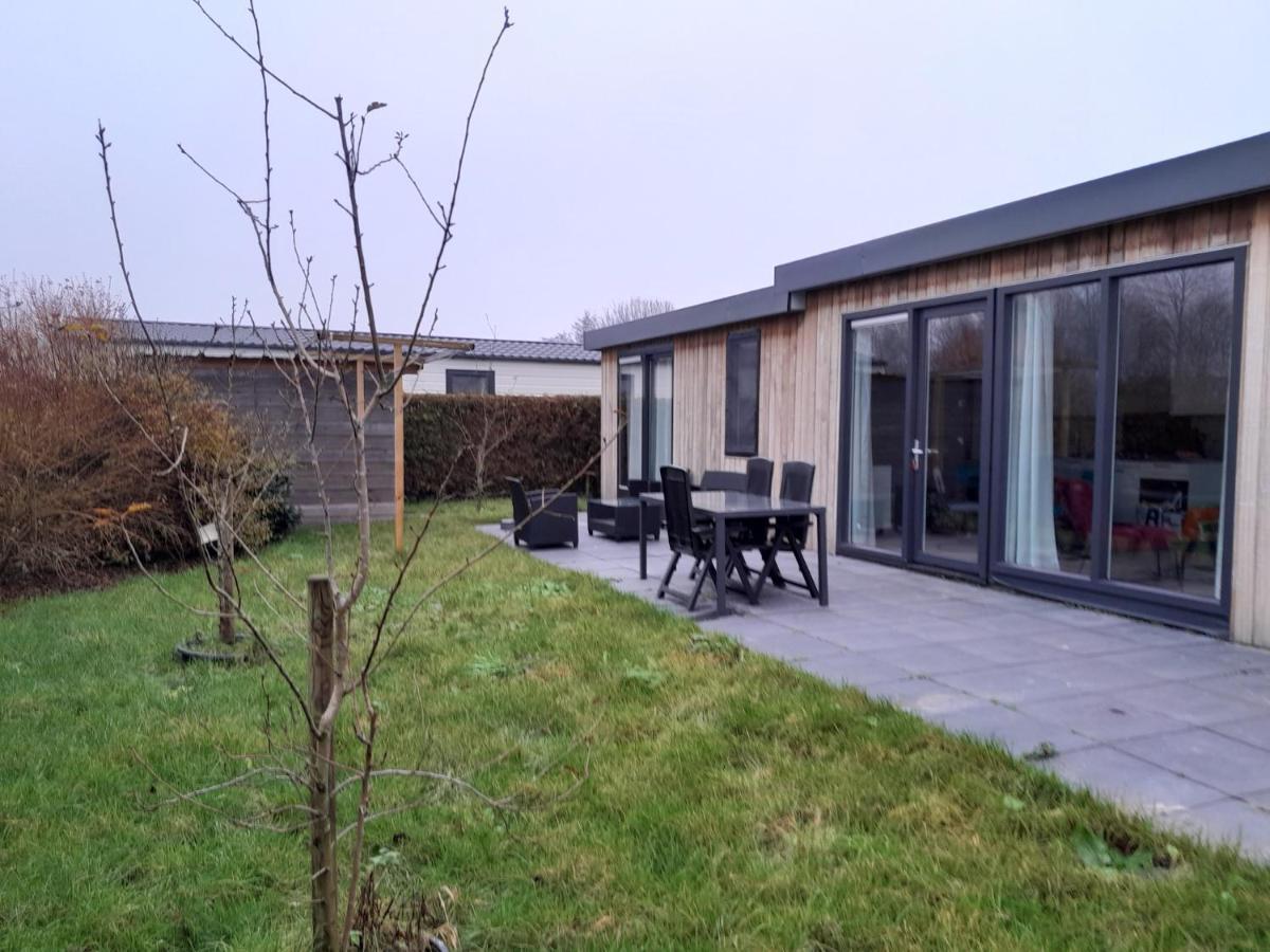Luxe 5 Persoons Bungalow Op Rustig Vakantiepark Nabij Leeuwarden Dronrijp المظهر الخارجي الصورة