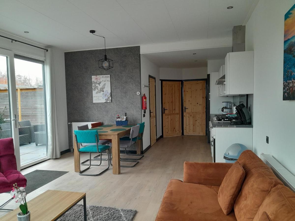 Luxe 5 Persoons Bungalow Op Rustig Vakantiepark Nabij Leeuwarden Dronrijp المظهر الخارجي الصورة