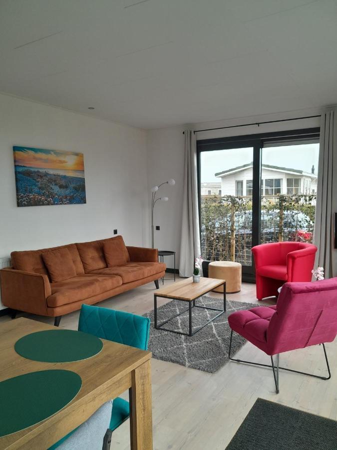 Luxe 5 Persoons Bungalow Op Rustig Vakantiepark Nabij Leeuwarden Dronrijp المظهر الخارجي الصورة