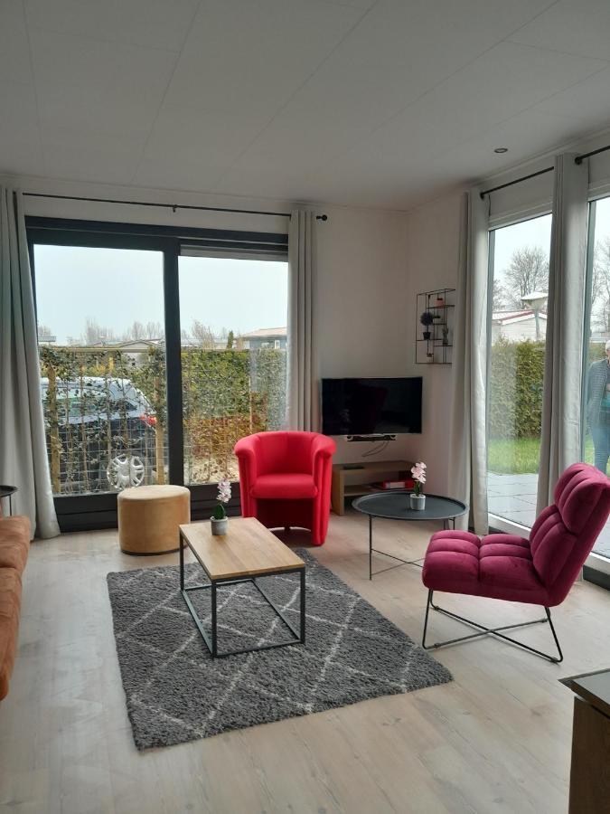 Luxe 5 Persoons Bungalow Op Rustig Vakantiepark Nabij Leeuwarden Dronrijp المظهر الخارجي الصورة