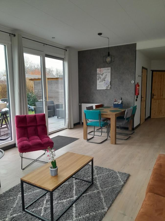 Luxe 5 Persoons Bungalow Op Rustig Vakantiepark Nabij Leeuwarden Dronrijp المظهر الخارجي الصورة